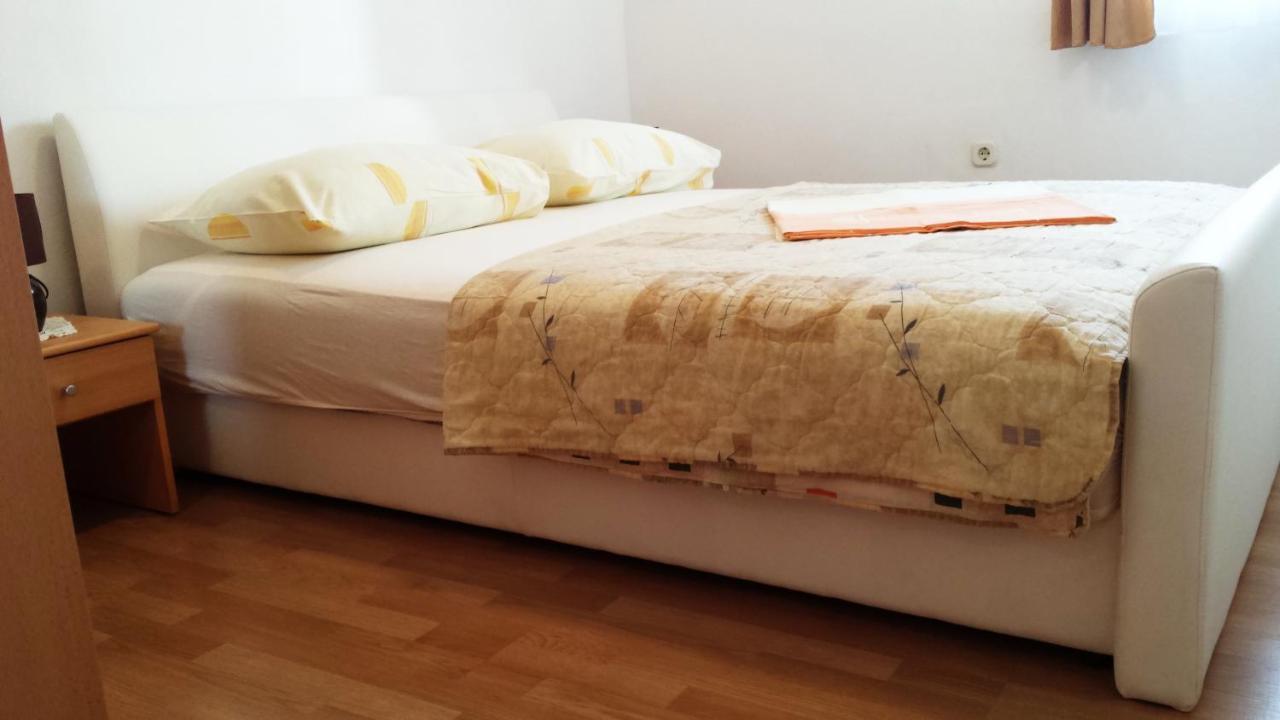 Apartments Sanda Tribunj Tribunj  Room photo